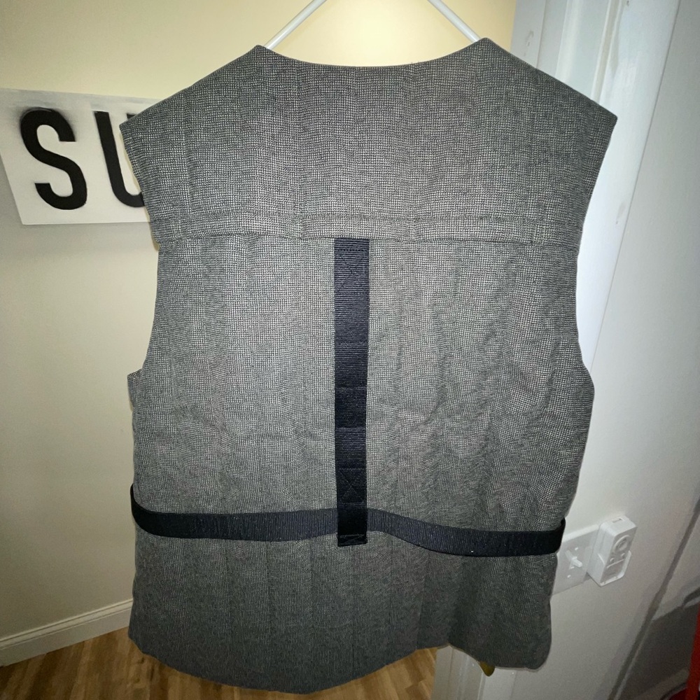 Vollebak Off Grid Vest. Large - NEW (Tried on, but not a good fit for me.) - Picture 2 of 3